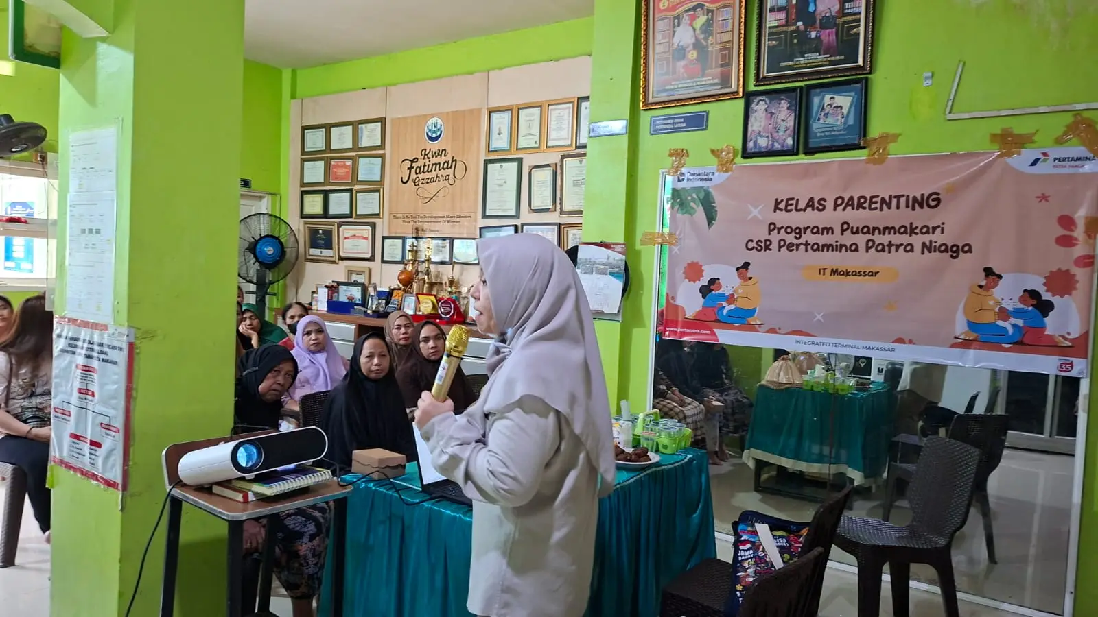 kegiatan kelas parenting yang dilaksaakan tgl 27-28 april di ikuti oleh orang tua siswa sekolah anak percaya diri binaan CSR PT Pertamina yang dilaksanakan selama 2 hari dimana menghadirkan narasumber dari UNICEF dan LSM (Lingkar perempuan global) membaha